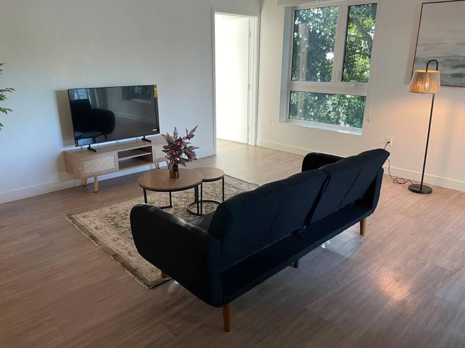 Stylish Westwood Apartment - Steps From Ucla Лос Анджелис Екстериор снимка