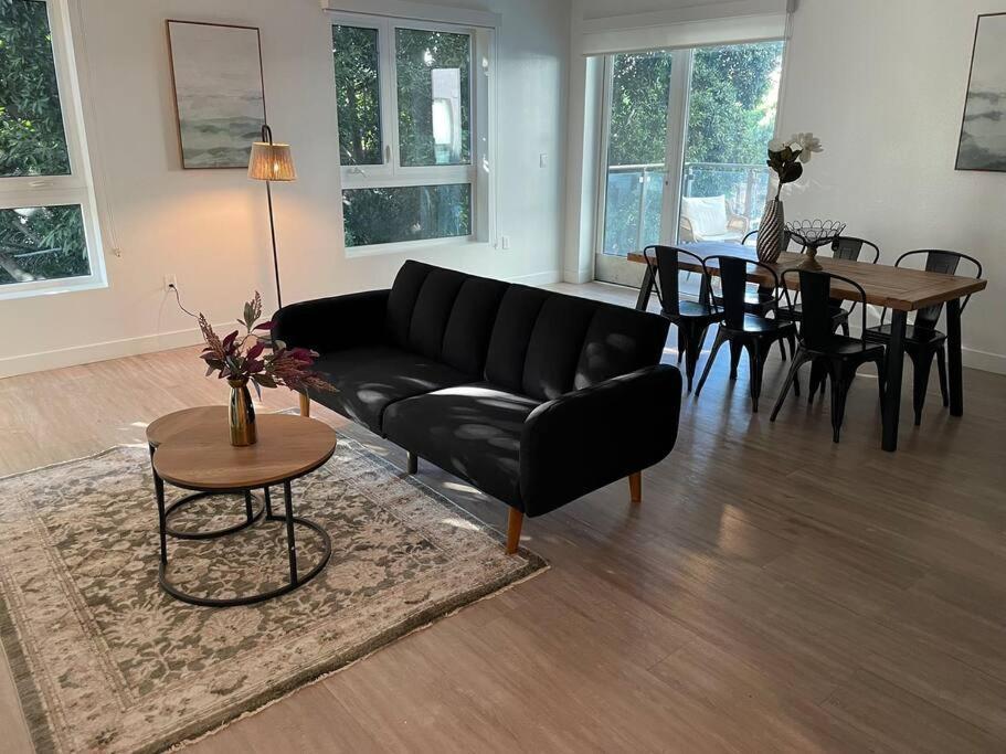 Stylish Westwood Apartment - Steps From Ucla Лос Анджелис Екстериор снимка